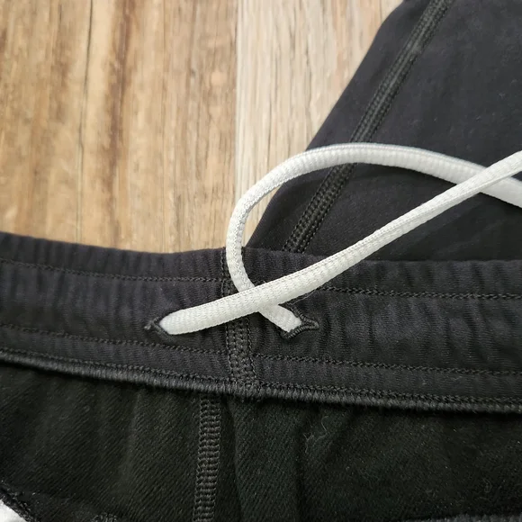 Under Armour Pants - Picture 6 of 6